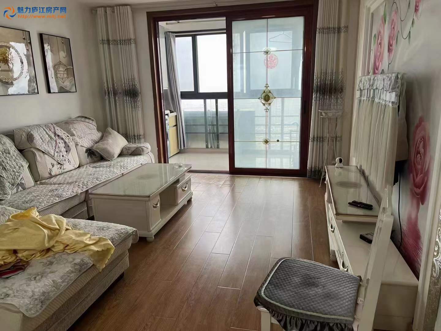 出租 鸿润公馆自住式精装三室两厅一卫 家电齐全拎包入住 挂价1.6万