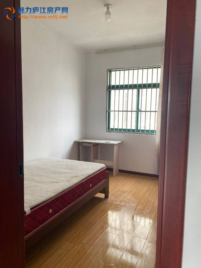 出租滨河家园三房，空调3台，家电齐全，拎包入住随时看房挂价12000